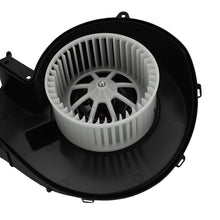 Load image into Gallery viewer, Heater Motor 24V suitable for Renault T-Series 440P 480P 520P 7484223449 82349000